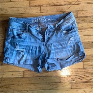 Wallflower size 9 Jean short shorts